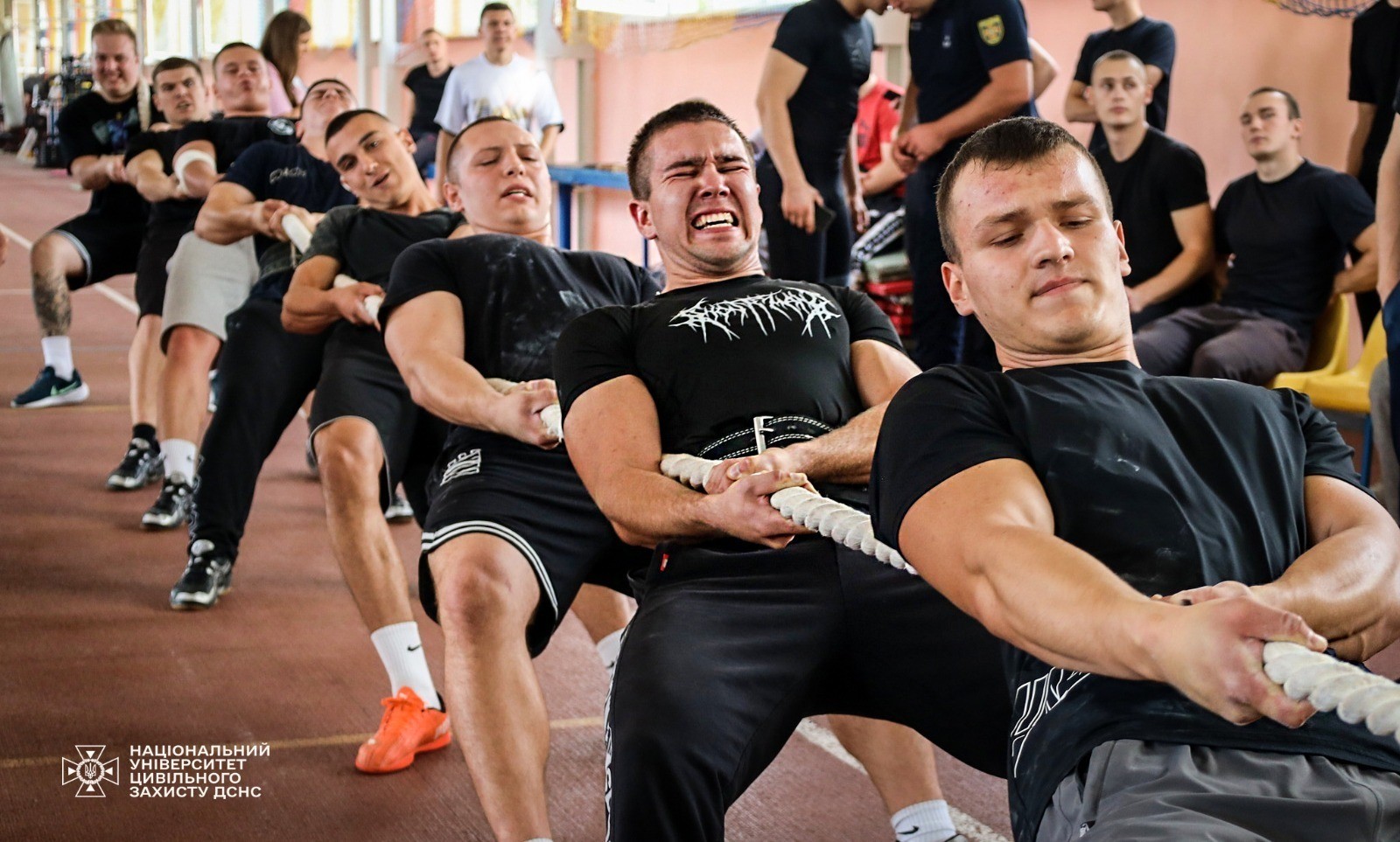 змагання з перетягування канату