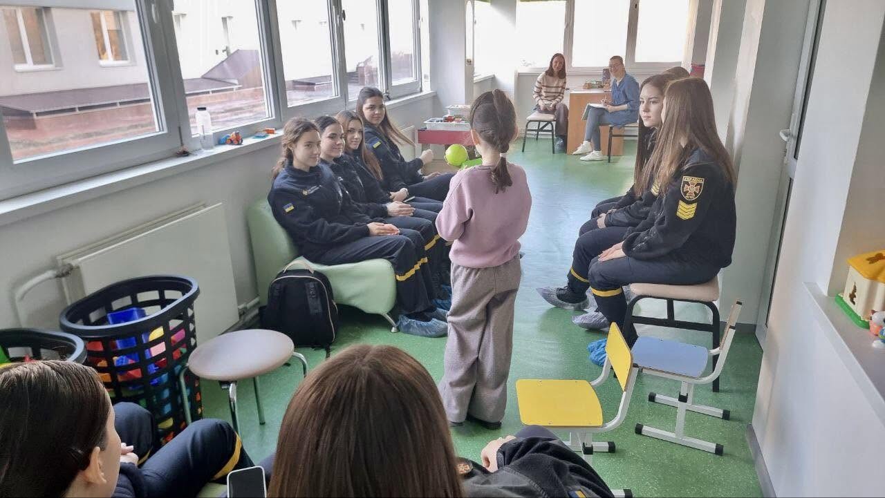 Практичне заняття на базі психіатричного відділення КНП «Черкаська обласна дитяча лікарня». Майбутні психологи ознайомитись із техніками та методами роботи із дітьми з РАС.