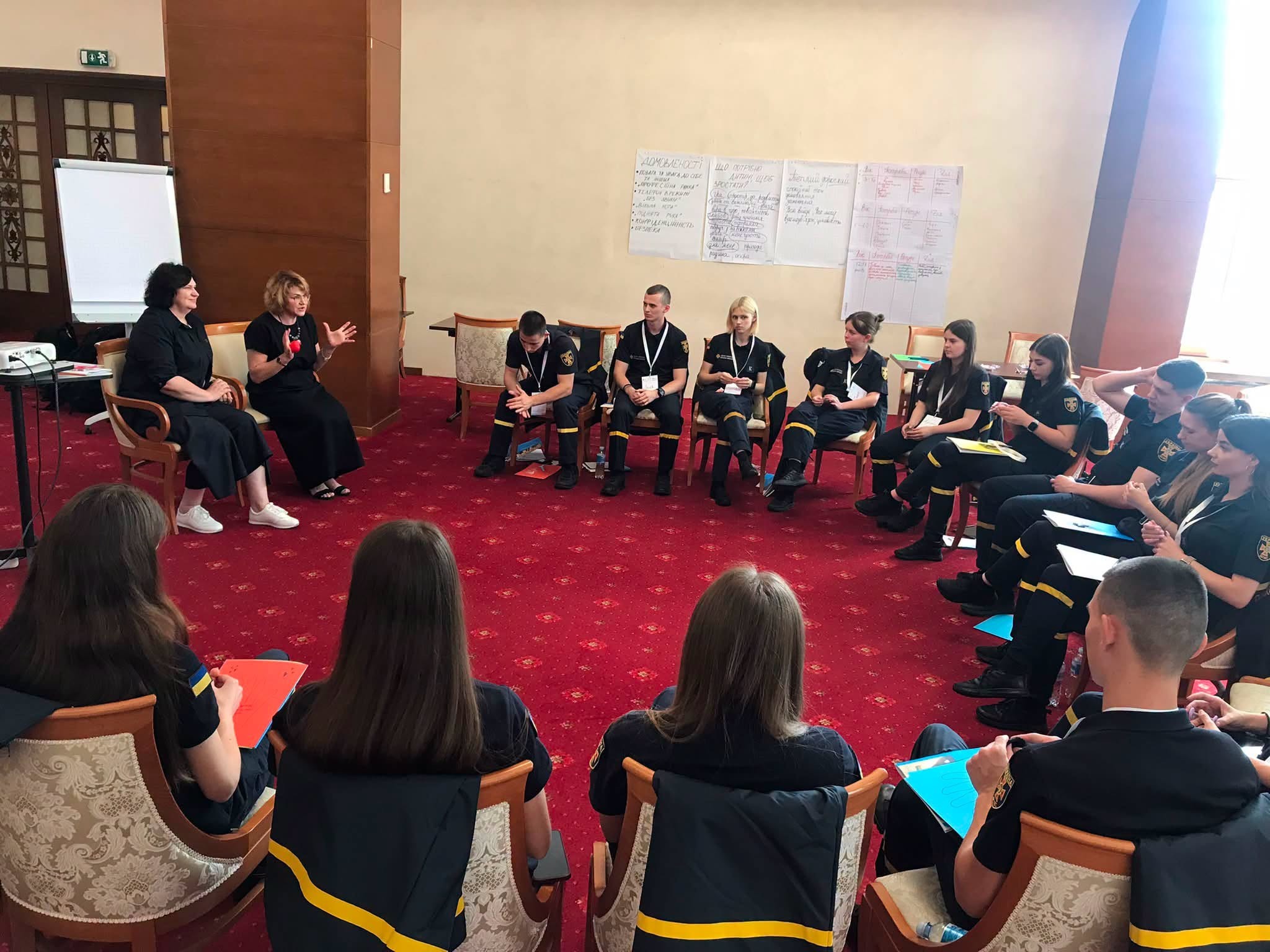Курсанти-психологи взяли участь у дводенному тренінгу «Від першого контакту до відновлення: психологічна підтримка дітей та батьків у діяльності психолога ДСНС», що був організований ДСНС та громадським центром «Волонтер», за підтримки ЮНІСЕФ»