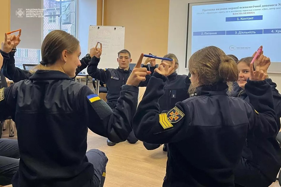 У межах Меморандуму про співпрацю НУЦЗ України та Ізраїльської коаліції по роботі з травмою сертифіковані тренери Ірина Пєтухова та Наталія Книшоїд провели для здобувачів курс тренінгових занять із роботи з психічною травмою та кризовими станами.